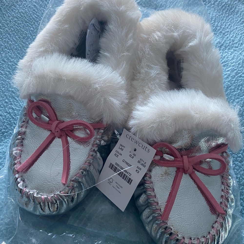 NEW Crewcuts Silver and Pink Kids White Inside Fur Moccasins Girls K3